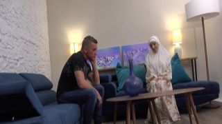 Safira Yakkuza Hot Wife In Hijab Has A Sexy Surprise For Her Husband in HD