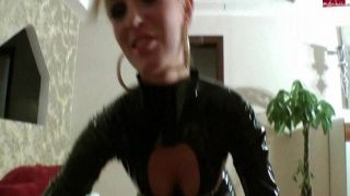 AmyStarr Dominante Latexfotze reitet J ngling Anal Ab